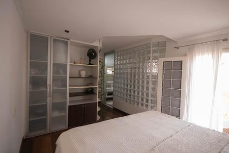 Casa para alugar com 384m², 4 quartos e 3 vagas Casa para alugar com 384m², 4 quartos e 3 vagasSuíte