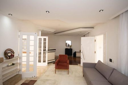 Casa para alugar com 384m², 4 quartos e 3 vagas Casa para alugar com 384m², 4 quartos e 3 vagasSala 3