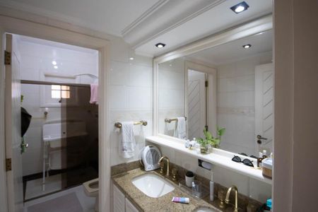 Casa para alugar com 384m², 4 quartos e 3 vagas Casa para alugar com 384m², 4 quartos e 3 vagasBanheiro 2