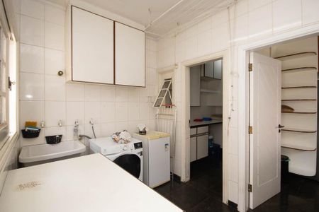 Casa para alugar com 384m², 4 quartos e 3 vagas Casa para alugar com 384m², 4 quartos e 3 vagasÁrea Área de Serviço