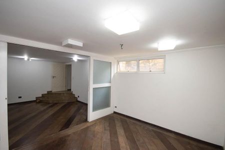 Casa para alugar com 384m², 4 quartos e 3 vagas Casa para alugar com 384m², 4 quartos e 3 vagasSala 4