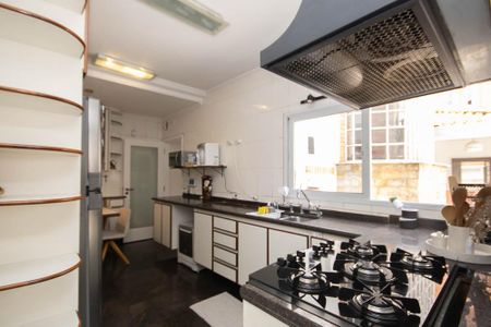 Casa para alugar com 384m², 4 quartos e 3 vagas Casa para alugar com 384m², 4 quartos e 3 vagasCozinha - Armários