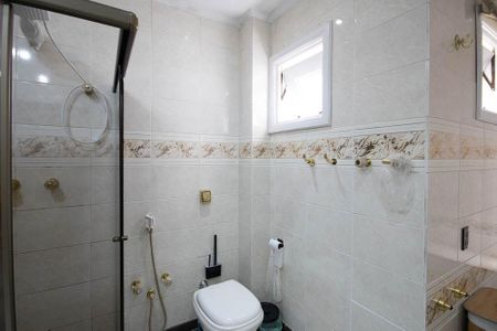 Casa para alugar com 384m², 4 quartos e 3 vagas Casa para alugar com 384m², 4 quartos e 3 vagasBanheiro da Suíte 1