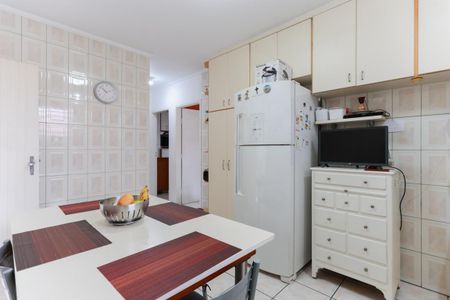 Casa à venda com 330m², 5 quartos e 2 vagas Casa à venda com 330m², 5 quartos e 2 vagasCasa 1 - Cozinha