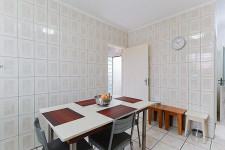 Casa à venda com 330m², 5 quartos e 2 vagas Casa à venda com 330m², 5 quartos e 2 vagasCasa 1 - Cozinha