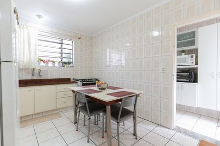 Casa à venda com 330m², 5 quartos e 2 vagas Casa à venda com 330m², 5 quartos e 2 vagasCasa 1 - Cozinha