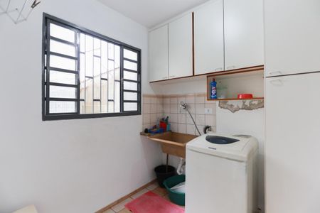 Casa à venda com 330m², 5 quartos e 2 vagas Casa à venda com 330m², 5 quartos e 2 vagasCasa 2 - Área de serviço