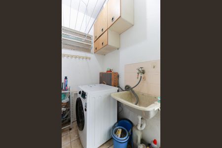 Casa à venda com 330m², 5 quartos e 2 vagas Casa à venda com 330m², 5 quartos e 2 vagasCasa 3 - Área de serviço