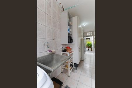 Casa à venda com 330m², 5 quartos e 2 vagas Casa à venda com 330m², 5 quartos e 2 vagasCasa 1 - Área de serviço