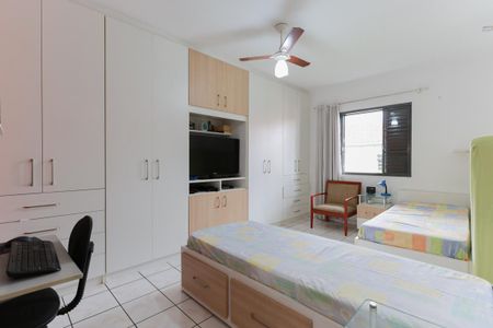 Casa à venda com 330m², 5 quartos e 2 vagas Casa à venda com 330m², 5 quartos e 2 vagasCasa 1 - Quarto 2