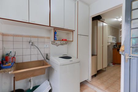 Casa à venda com 330m², 5 quartos e 2 vagas Casa à venda com 330m², 5 quartos e 2 vagasCasa 2 - Área de serviço