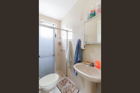 Casa à venda com 330m², 5 quartos e 2 vagas Casa à venda com 330m², 5 quartos e 2 vagasCasa 3 - Banheiro