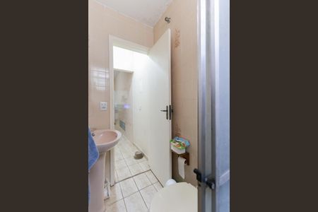 Casa à venda com 330m², 5 quartos e 2 vagas Casa à venda com 330m², 5 quartos e 2 vagasCasa 3 - Banheiro