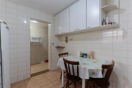 Casa à venda com 330m², 5 quartos e 2 vagas Casa à venda com 330m², 5 quartos e 2 vagasCasa 2 - Cozinha