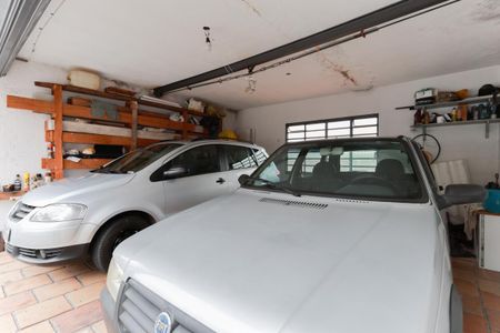 Casa à venda com 330m², 5 quartos e 2 vagas Casa à venda com 330m², 5 quartos e 2 vagasGaragem