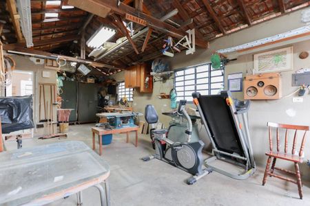 Casa à venda com 330m², 5 quartos e 2 vagas Casa à venda com 330m², 5 quartos e 2 vagasOficina