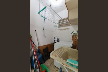 Casa à venda com 330m², 5 quartos e 2 vagas Casa à venda com 330m², 5 quartos e 2 vagasCasa 3 - Área de serviço