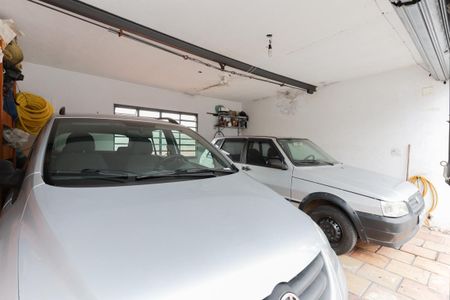 Casa à venda com 330m², 5 quartos e 2 vagas Casa à venda com 330m², 5 quartos e 2 vagasGaragem