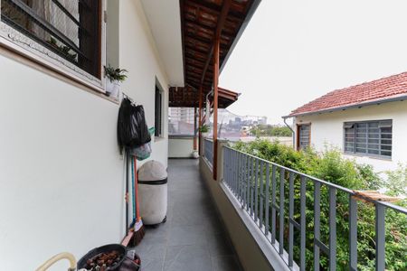 Casa à venda com 330m², 5 quartos e 2 vagas Casa à venda com 330m², 5 quartos e 2 vagasCasa 1 - Corredor externo