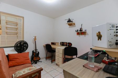 Casa à venda com 330m², 5 quartos e 2 vagas Casa à venda com 330m², 5 quartos e 2 vagasCasa 1 - Escritório