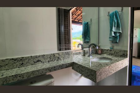 Casa de condomínio à venda com 200m², 4 quartos e 4 vagas Casa de condomínio à venda com 200m², 4 quartos e 4 vagasBanheiro Social 2