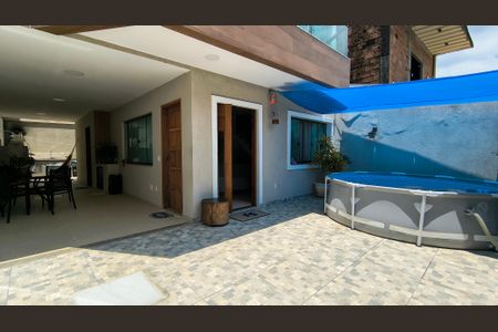 Casa de condomínio à venda com 200m², 4 quartos e 4 vagas Casa de condomínio à venda com 200m², 4 quartos e 4 vagasQuintal