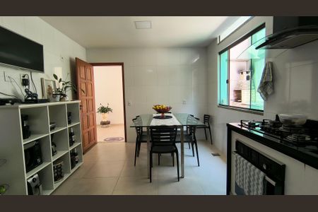 Casa de condomínio à venda com 200m², 4 quartos e 4 vagas Casa de condomínio à venda com 200m², 4 quartos e 4 vagasCozinha