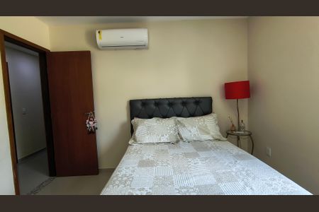 Casa de condomínio à venda com 200m², 4 quartos e 4 vagas Casa de condomínio à venda com 200m², 4 quartos e 4 vagasQuarto 1