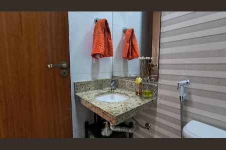 Casa de condomínio à venda com 200m², 4 quartos e 4 vagas Casa de condomínio à venda com 200m², 4 quartos e 4 vagasBanheiro Social 3