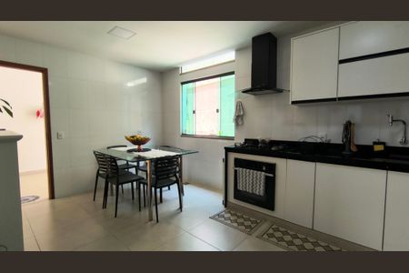 Casa de condomínio à venda com 200m², 4 quartos e 4 vagas Casa de condomínio à venda com 200m², 4 quartos e 4 vagasCozinha
