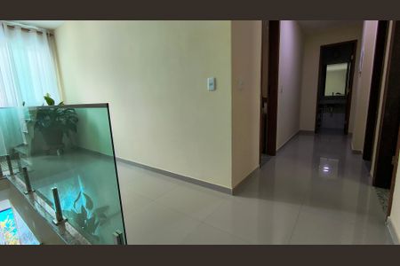 Casa de condomínio à venda com 200m², 4 quartos e 4 vagas Casa de condomínio à venda com 200m², 4 quartos e 4 vagasCorredor