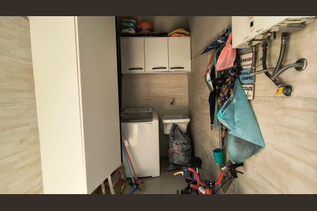 Casa de condomínio à venda com 200m², 4 quartos e 4 vagas Casa de condomínio à venda com 200m², 4 quartos e 4 vagasÁrea de Serviço