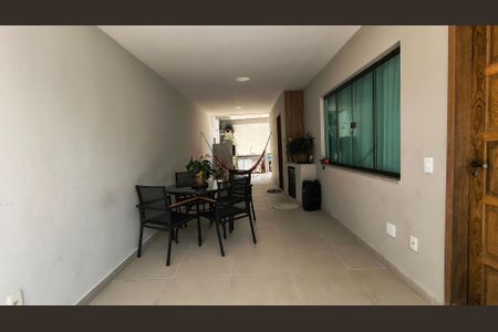 Casa de condomínio à venda com 200m², 4 quartos e 4 vagas Casa de condomínio à venda com 200m², 4 quartos e 4 vagasQuintal