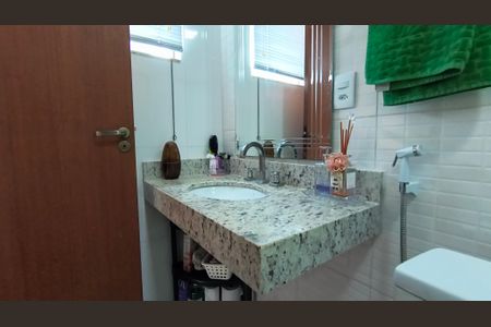 Casa de condomínio à venda com 200m², 4 quartos e 4 vagas Casa de condomínio à venda com 200m², 4 quartos e 4 vagasBanheiro da Suíte