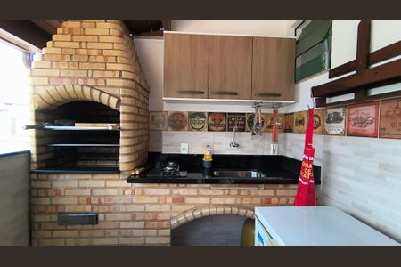 Casa de condomínio à venda com 200m², 4 quartos e 4 vagas Casa de condomínio à venda com 200m², 4 quartos e 4 vagasÁrea Gourmet