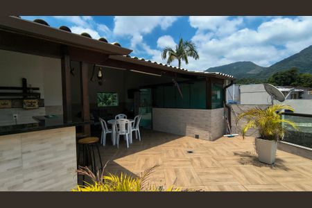 Casa de condomínio à venda com 200m², 4 quartos e 4 vagas Casa de condomínio à venda com 200m², 4 quartos e 4 vagasTerraço