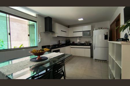 Casa de condomínio à venda com 200m², 4 quartos e 4 vagas Casa de condomínio à venda com 200m², 4 quartos e 4 vagasCozinha