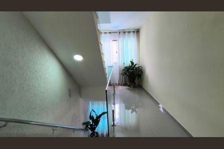 Casa de condomínio à venda com 200m², 4 quartos e 4 vagas Casa de condomínio à venda com 200m², 4 quartos e 4 vagasCorredor