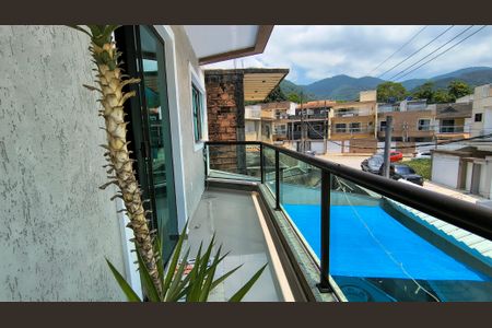 Casa de condomínio à venda com 200m², 4 quartos e 4 vagas Casa de condomínio à venda com 200m², 4 quartos e 4 vagasSacada da Suíte