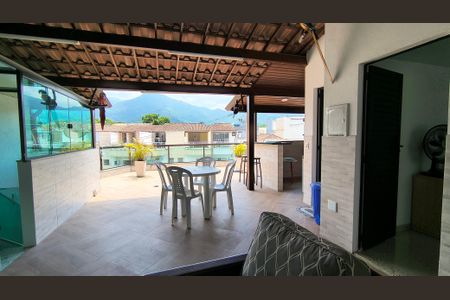 Casa de condomínio à venda com 200m², 4 quartos e 4 vagas Casa de condomínio à venda com 200m², 4 quartos e 4 vagasTerraço