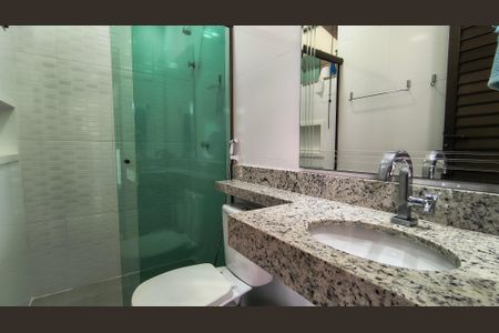 Casa de condomínio à venda com 200m², 4 quartos e 4 vagas Casa de condomínio à venda com 200m², 4 quartos e 4 vagasBanheiro Social 2