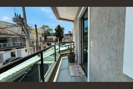 Casa de condomínio à venda com 200m², 4 quartos e 4 vagas Casa de condomínio à venda com 200m², 4 quartos e 4 vagasSacada da Suíte