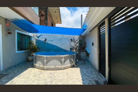 Casa de condomínio à venda com 200m², 4 quartos e 4 vagas Casa de condomínio à venda com 200m², 4 quartos e 4 vagasQuintal