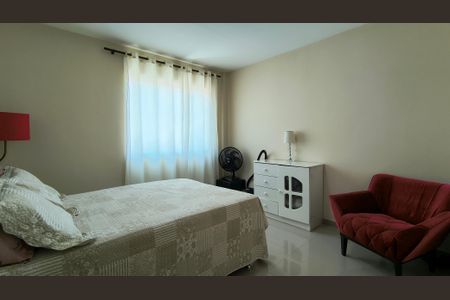 Casa de condomínio à venda com 200m², 4 quartos e 4 vagas Casa de condomínio à venda com 200m², 4 quartos e 4 vagasQuarto 1