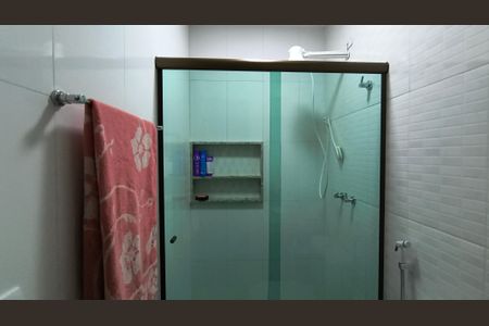 Casa de condomínio à venda com 200m², 4 quartos e 4 vagas Casa de condomínio à venda com 200m², 4 quartos e 4 vagasBanheiro Social 1