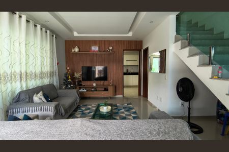Casa de condomínio à venda com 200m², 4 quartos e 4 vagas Casa de condomínio à venda com 200m², 4 quartos e 4 vagasSala
