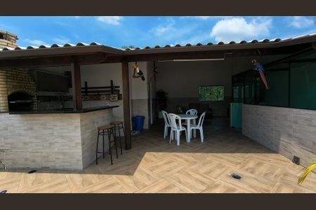 Casa de condomínio à venda com 200m², 4 quartos e 4 vagas Casa de condomínio à venda com 200m², 4 quartos e 4 vagasTerraço