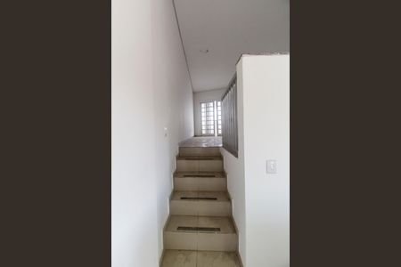 Escada de casa para alugar com 1 quarto, 90m² em Jardim Silveira, Barueri