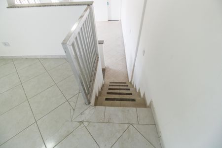 Escada de casa para alugar com 1 quarto, 90m² em Jardim Silveira, Barueri