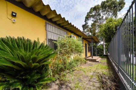 Casa à venda com 120m², 3 quartos e 2 vagas Casa à venda com 120m², 3 quartos e 2 vagasFachada